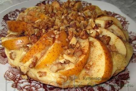 Пирог с яблоками и грецкими орехами на скорую руку