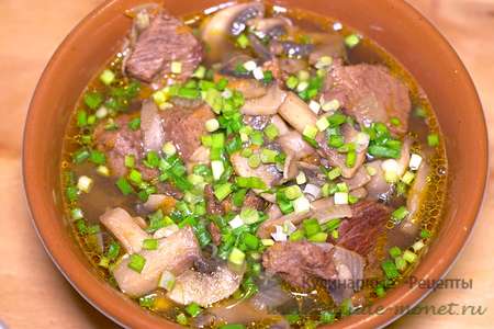 Азиатский суп с говядиной и рисовой лапшой