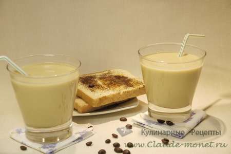 Кофейный ласси с кофейными тостами (бодрящий завтрак жарким летним утром)