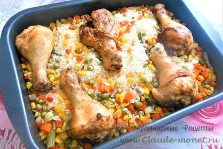 Куриные голени с рисом и овощами в духовке