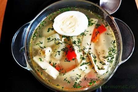 Куриный суп с домашней яичной лапшой