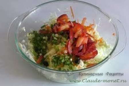 Салат из капусты с изюмом и сливами