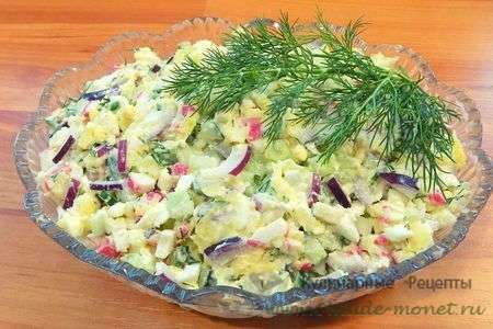 Салат из крабовых палочек с плавленным сыром и огурцом