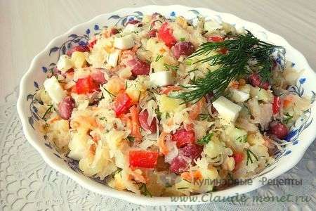 Салат из квашеной капусты с фасолью и картофелем