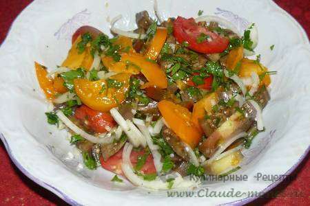 Салат из помидоров и баклажанов