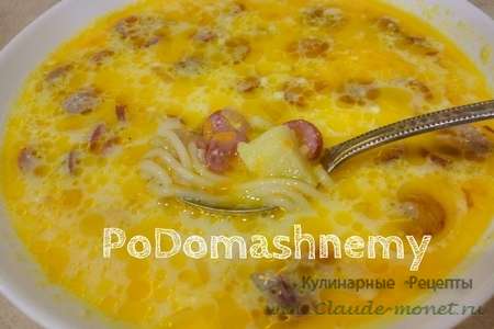 Сырный суп с вермишелью и копченой колбаской