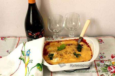 Сосиски-гриль, запеченные с моцареллой в томатном соусе с сырной корочкой