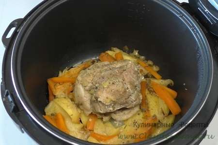 Свинина запеченная целым куском в духовке (мультиварке) с картофелем