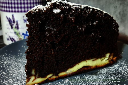 Воздушный шоколадный пирог с творожной начинкой