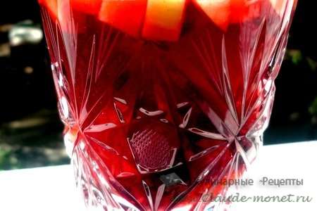 Ягодно-фруктовый напиток цветы гибискуса
