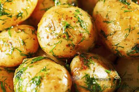 Жареная картошка с чесноком и укропом